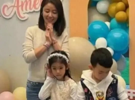 49 岁林心如素颜遛娃被拍！8岁女儿颜值惊艳，豪门日常这么接地气-阿旺资源分享网