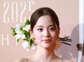 欧阳娜娜亮相2025中国时尚产业盛典红毯活动-阿旺资源分享网