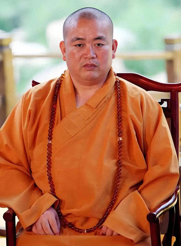 少林寺方丈释永信的弟弟，目前担任少林寺的重要职务。他的书法作品在市场上颇受欢迎，一幅字能卖出高达7000美元的价格。-阿旺资源分享网
