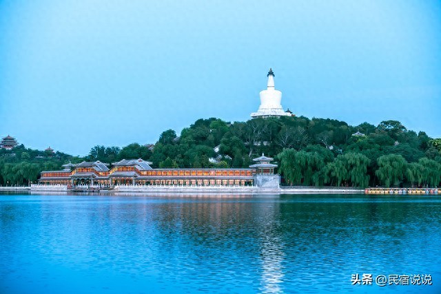 夏夜余晖映照下的北京长城，高温之痛难以掩饰。-阿旺资源分享网