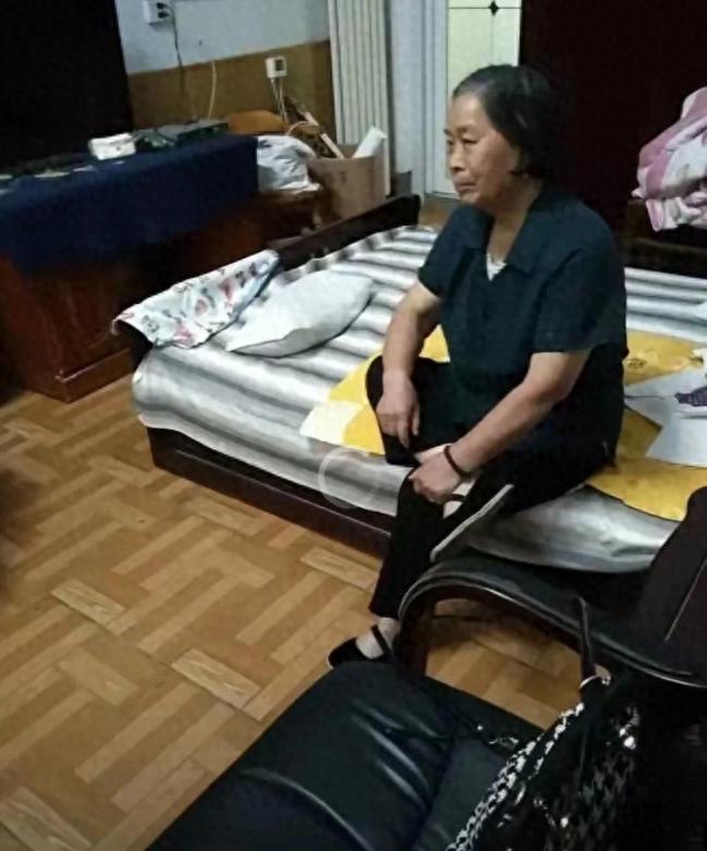 争议声中，释永信的母亲公开亮相，现年80岁，身体依然健朗，而其子释永信的商业事业亦蒸蒸日上。-阿旺资源分享网