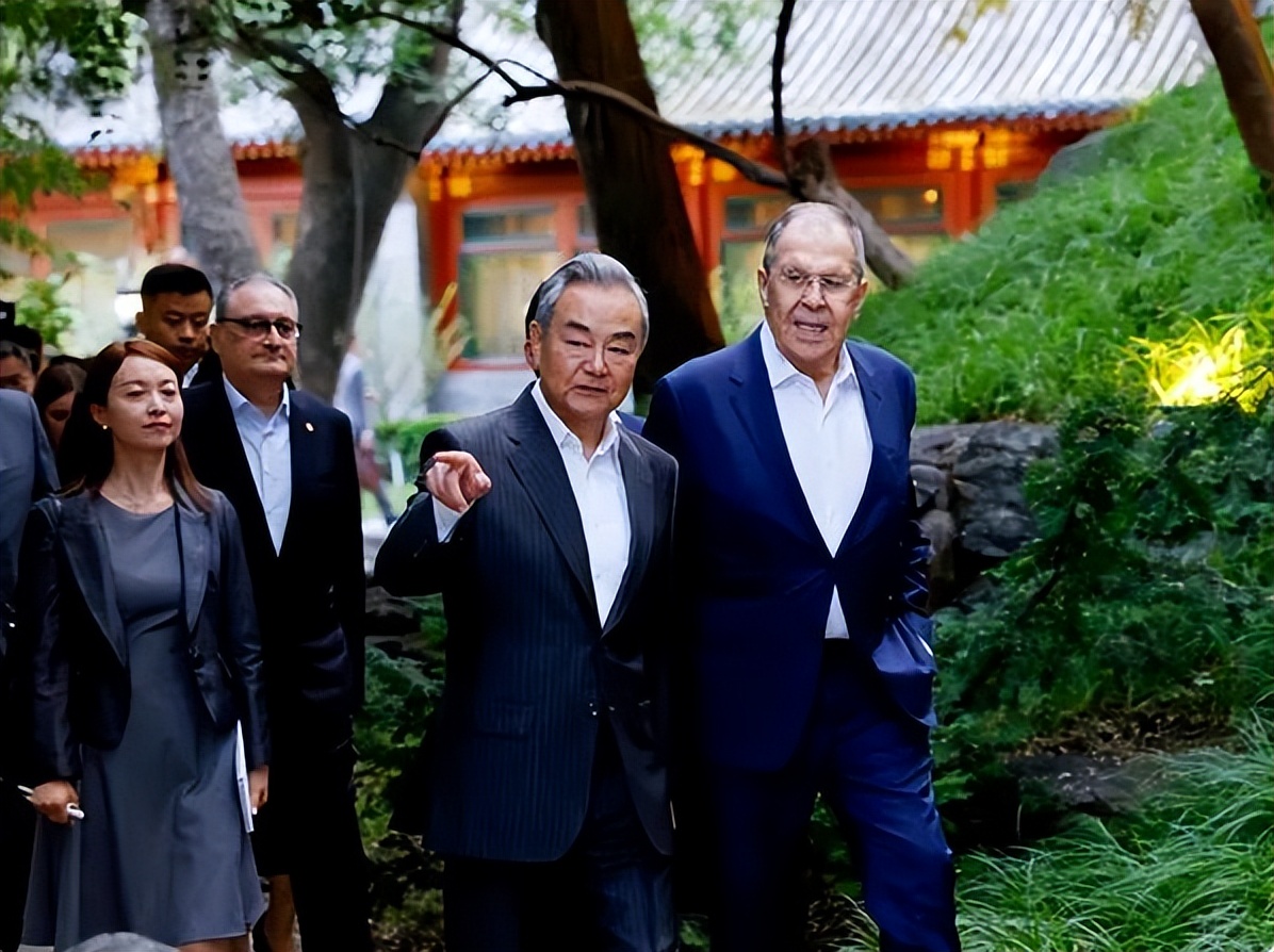 在短短三天内，中美展开了三次会谈，普京政府感受到压力，紧急派遣专机至北京，强调九个关键点-阿旺资源分享网