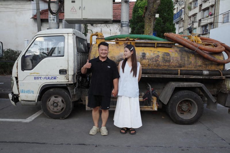 95后“掏二代”日常：白天驾驶清粪车，夜晚驾驭奔驰，女友为爱辞职跨省相会-阿旺资源分享网