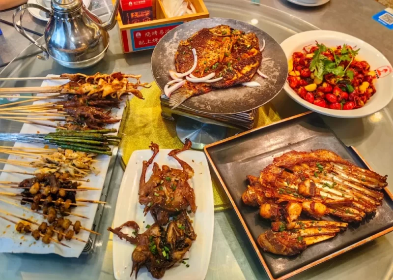 这座位于中部的城市，正试图通过烧烤这一特色美食来提升其知名度。-阿旺资源分享网