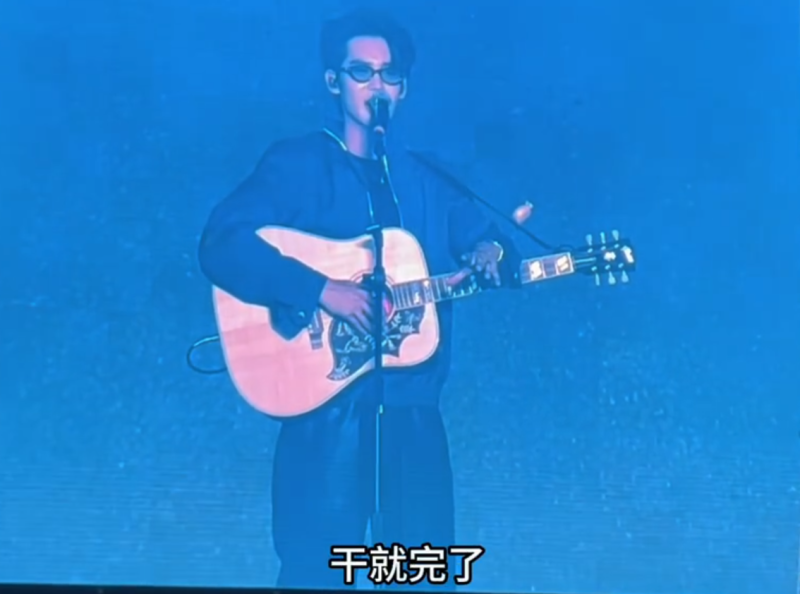 于适在音乐节对粉丝表示：“尽管有许多人对我指指点点，但这并不影响我。只要我们心中还有梦想，那就去努力吧。我有着自己的风格，我会坚定地站立在这里。”-阿旺资源分享网