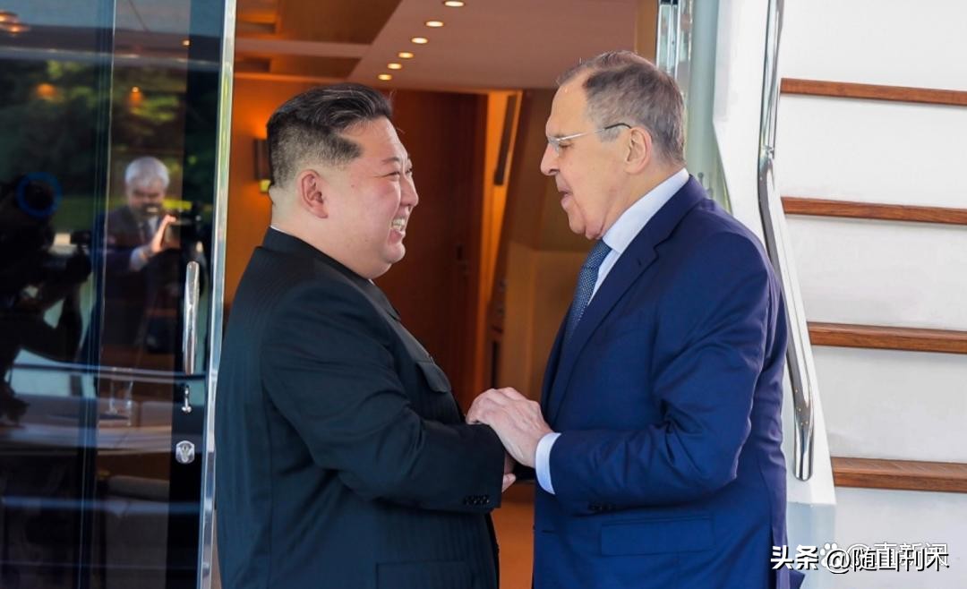 俄外长拉夫罗夫在访问朝鲜并与金正恩总书记和国务委员长会面后，紧接着前往北京的原因是什么？为何他在上合组织外长理事会原定于15日召开之际，于13日便急速抵达北京？-阿旺资源分享网