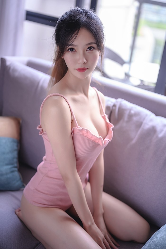 蜜汁奶娘利世惹火马甲线隐约露美乳-阿旺资源分享网