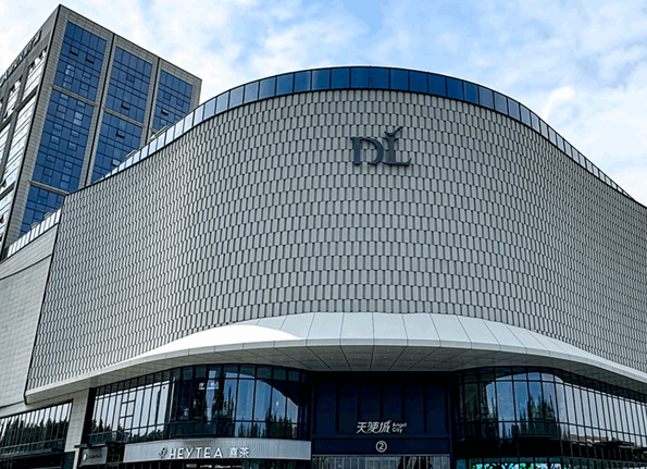 至2023年上半年的前七个月，胖东来的整体销售收入累计达到133.86亿元。在这段时间内，胖东来的日均销售额稳定在6314万元人民币。-阿旺资源分享网