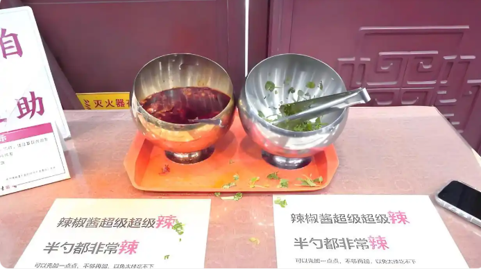 灵隐寺推出辣度极高的辣椒酱，被网友誉为“硬核警告”。食用者纷纷表示，出家人果然言出必行，此话不虚。-阿旺资源分享网