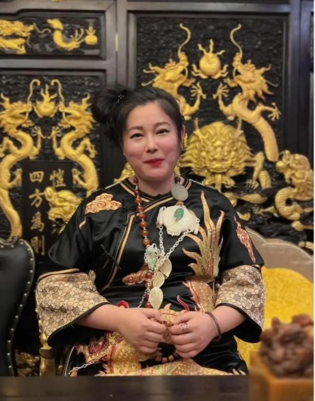 44岁于娜罕见露面大变样，回应减肥：全力以赴！网友热议明星形象维护。-阿旺资源分享网