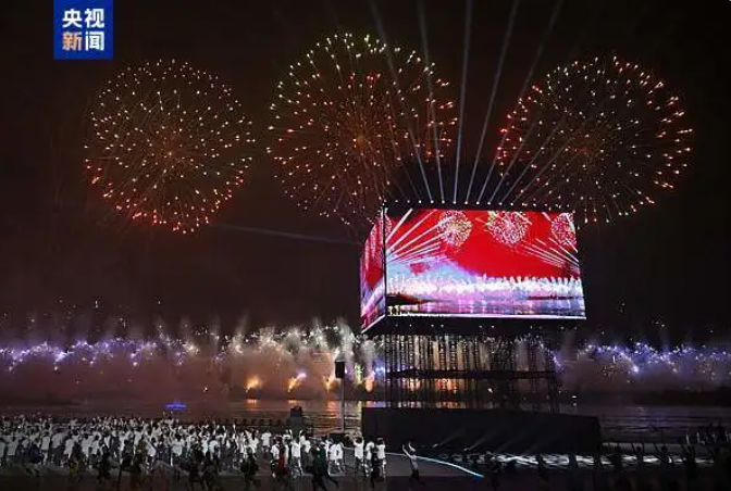成都世运会开幕式以其精彩纷呈的表演和独特创意，向世界展示了成都的魅力和中华文化的博大精深-阿旺资源分享网