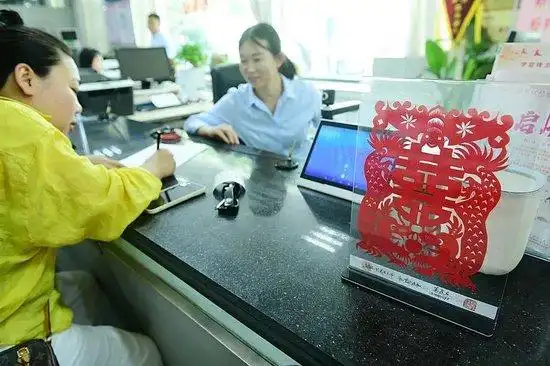 2024年，我国登记结婚的夫妇数量达到610.6万对，离婚率与结婚率的比值为57.5%。-阿旺资源分享网