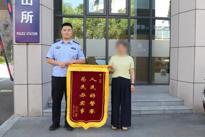 一位女性不幸陷入诈骗陷阱  警察在紧急关头灵机一动，指示道：“赶紧把我设置为你的儿子备注！”-阿旺资源分享网