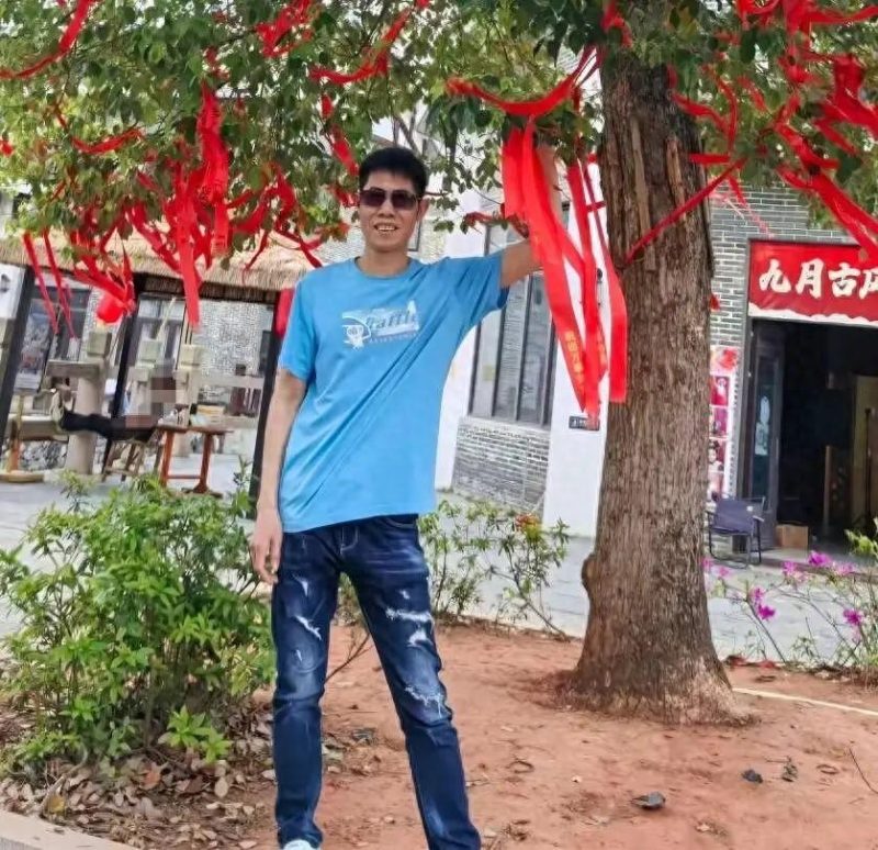 在广西北海，一家庭三口不幸遭遇海浪袭击，其中一人不幸失踪，另一人正在重症监护室接受治疗。-阿旺资源分享网